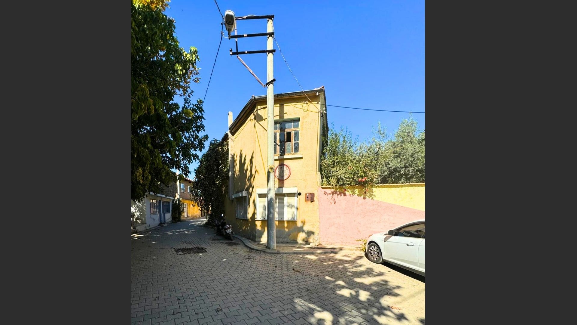 SARAYKÖY'DE İÇİ BİNA KAPLI SATILIK ARSA